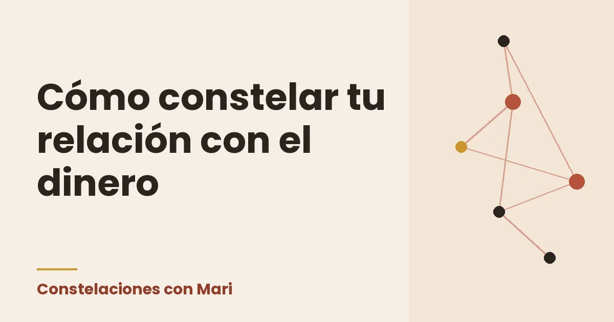 Una alcancía de cerámica vieja sobre una mesa de cocina, junto a una libreta de cuentas escrita a mano y unas monedas